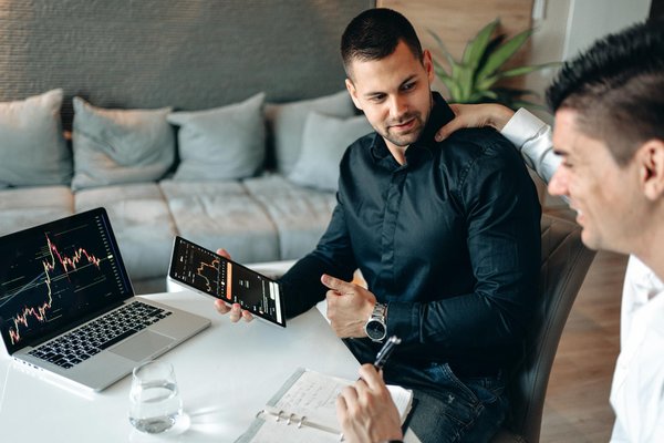 Découvrir les formations en développement web pour booster sa carrière numérique